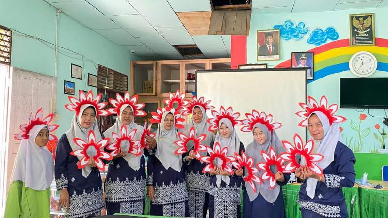 Ketua PKK Rohil Kenakan Bando Buatan SDN 008 Bagan Punak