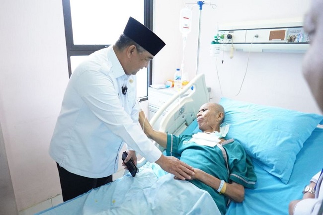 Edy Natar Nasution Kunjungi Pasien Tak Mampu, Pastikan Dirawat Baik di RSUD Milik Pemerintah