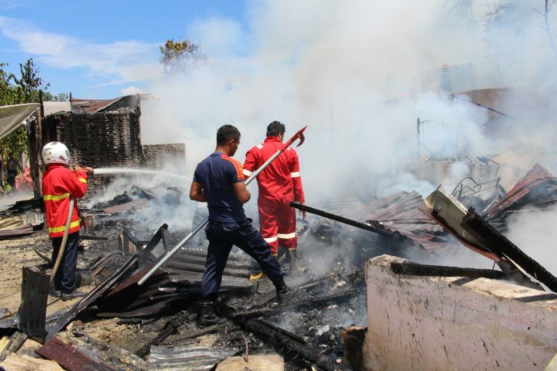 Korsleting Listrik, Dua Rumah Ludes Terbakar di Pangkalan Kerinci