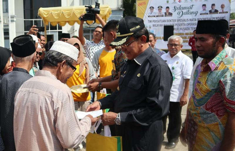 HM Wardan Resmikan Operasi Katarak Gratis di RSUD Puri Husada