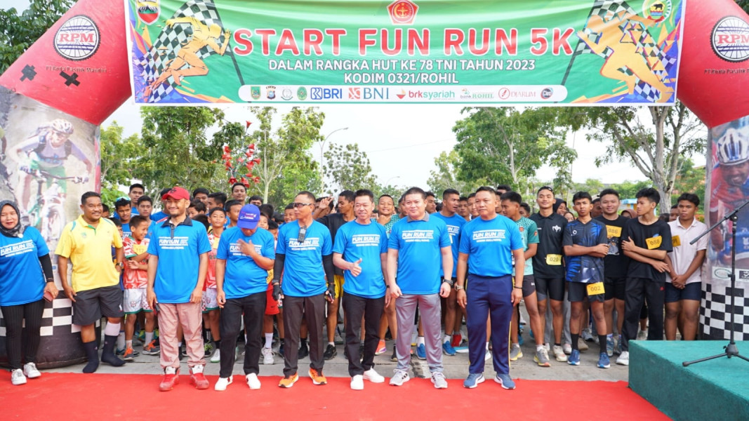 Didampingi Dandim, Bupati Rohil Lepas Ratusan Peserta Fun Run 5K Meriahkan HUT ke-78 TNI Oleh Kodim 0321 Rohil