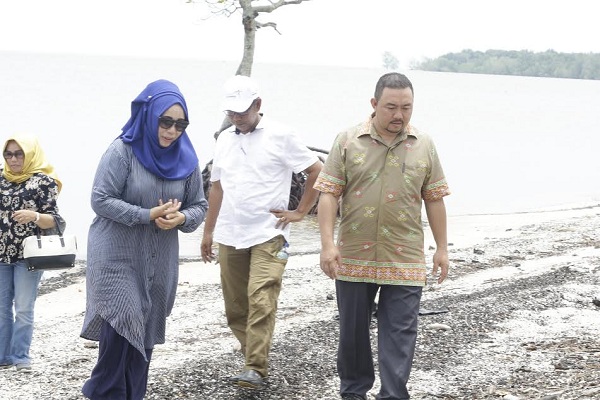 Konsulat Asal Malaysia Kagumi Pantai Solop di Inhil