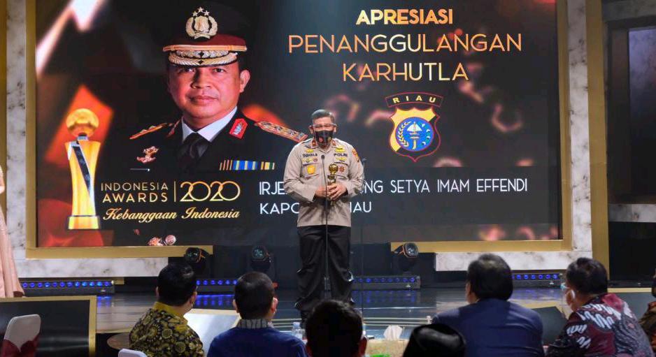 Kapolda Riau Terima Penghargaan Indonesia Award 2020
