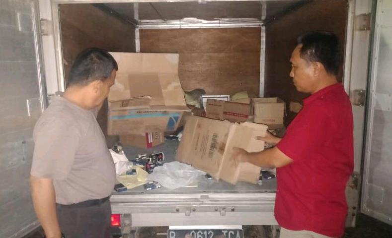 Mobil Box Pembawa Rokok Dibawa Kabur Pencuri