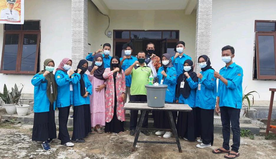 Tim KUKERTA 2021 Ciptakan Alat Cuci Tangan Sistem Sensor di Desa Pasir Makmur