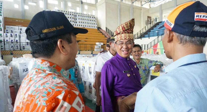 Jelang Pemilu, HM Wardan Tinjau Logistik KPU di Venue  Futsal