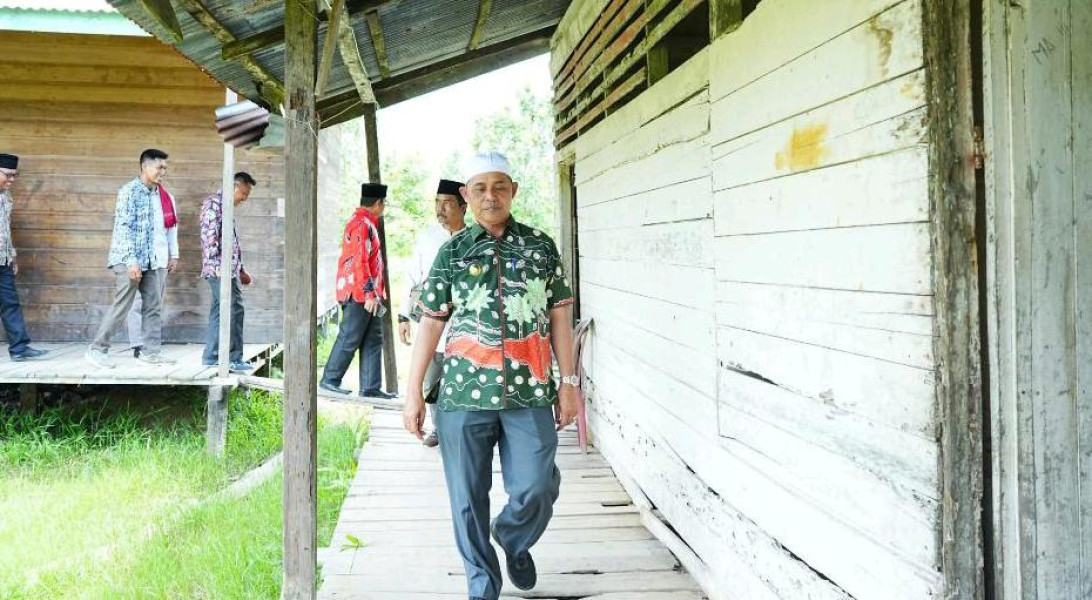 Pj Bupati Inhil Tinjau Bangunan Sekolah di Sungai Terap