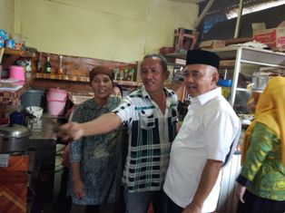 Cagub Andi Rachman Blusukan di Pasar Perawang, Pedagang: Lanjutkan Pak!
