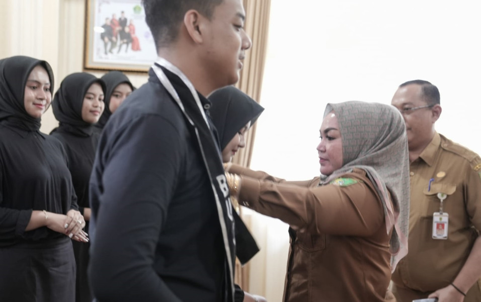 Silaturahmi dengan Bujang dan Dara, Bupati Rohil Minta Juara Finalis Diberi Beasiswa
