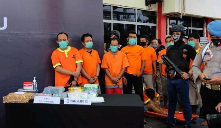 Polda Riau Gulung Sindikat Narkoba Bersenjata Api