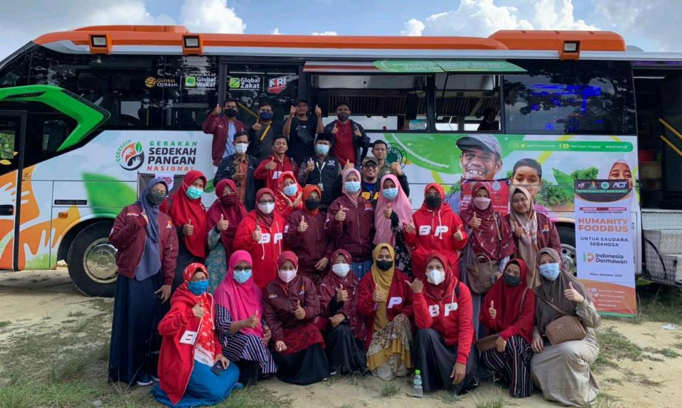 ACT Riau Bersama Komunitas 100Juta Hadirkan Humanity Food Bus di Pekanbaru