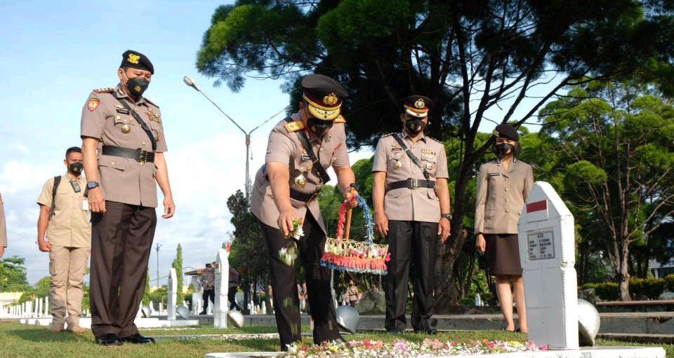 Kapolda Pimpin Ziarah dan Tabur Bunga di TMP