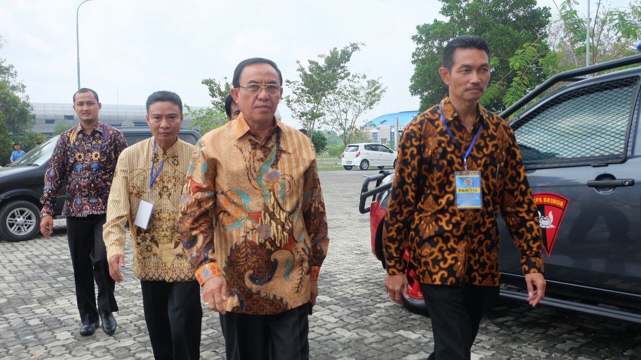 Bupati Wardan Pinta Orang Tua Awasi Anak Gunakan Medsos