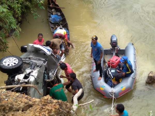 Travel Tujuan Padang Pekanbaru Terjun ke Sungai Kampar, Dua Orang Tewas