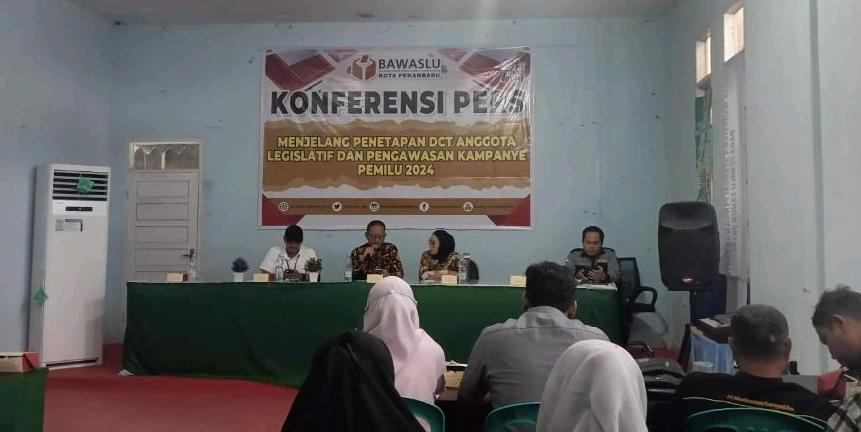 Bawaslu Tertibkan APK Caleg di Kota Pekanbaru Mulai 4 November