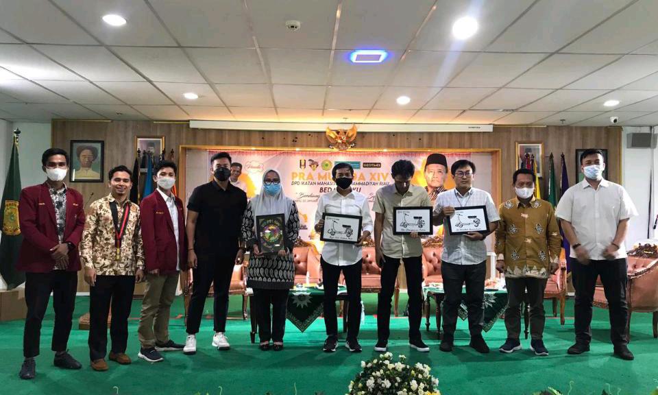 DPD IMM Riau Sukses Gelar Bedah Buku 'Berdiang di Perapian Buya Syafii - Karya Riki Dhamparan Putra
