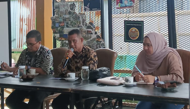 Menilik Komitmen Riau Hijau dan Posisi Masyarakat Adat