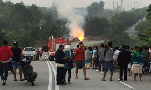 Pipa Chevron Meledak Ditabrak Truk, 1 Orang Terluka Bakar