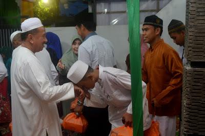 Masyarakat Antusias Buka Bersama di  Kediaman Wabup Inhil