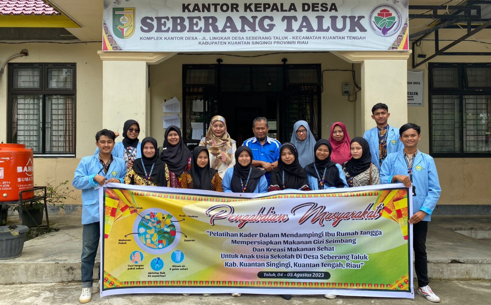 Mahasiswa Kukerta UNRI Desa Seberang Taluk Sosialisasi Pembentukan Peer Group Ibu dan Pelatihan Kader Kesehatan