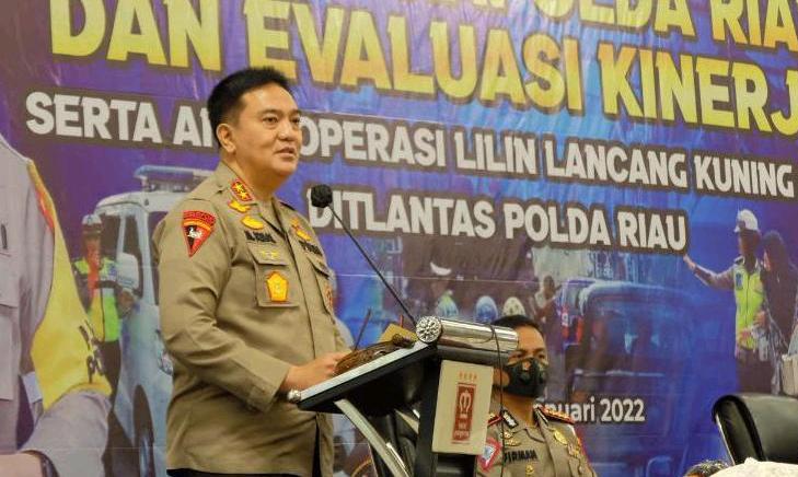 Evaluasi Kinerja Serta Anev Operasi Lilin 2021 Kapolda Riau Berikan Reward Satlantas Berprestasi