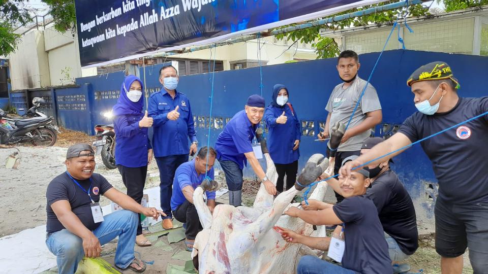 Idul Adha, NasDem Riau Sembelih 2 Ekor Sapi dan 1 Kambing