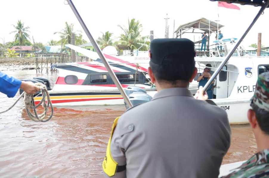 Kapolda Riau dan Danrem 013/Wirabima Kunjungi Korban Speedboat Evelyn Calisca 01