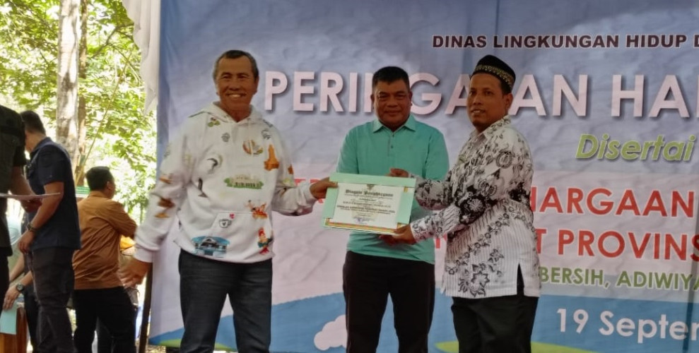 SDN 010 Bagan Terima Piagam Adiwiyata dari Gubernur Riau