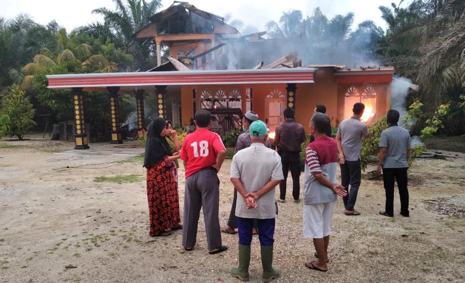 Kebakaran 1 Unit Rumah di Desa Sei Pagar