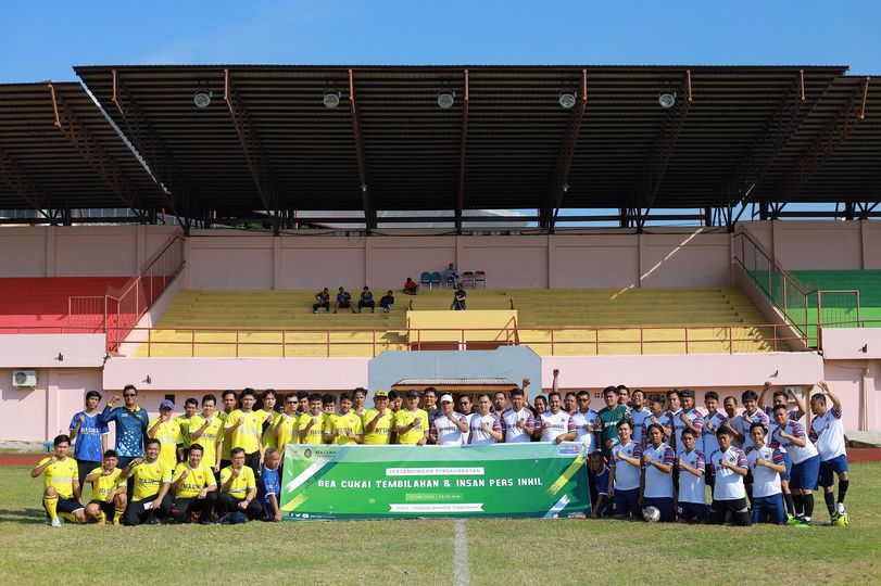 Bea Cukai Tembilahan dan Wartawan Inhil Adu Skil di Stadion Sungai Beringin