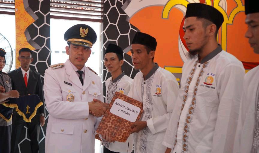Rayakan HUT RI ke 79, Pj Bupati Inhil Serahkan Remisi ke 811 Narapidana