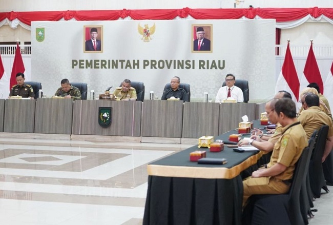Edy Natar Natution Hadiri Rapat Rakor Pengendalian Inflasi Daerah Secara Virtual Dengan Kemendagri