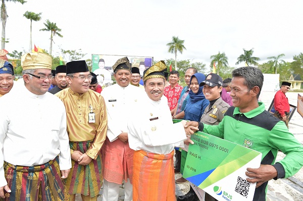 Bank Riau Kepri Wujudkan Peduli Tenaga Kerja Rentan Melalui Program GN Lingkaran BPJS Ketenagakerjaan di HUT Kab Siak ke 19
