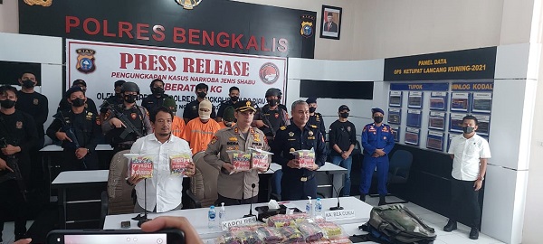 Kurirnya di Bengkalis Ditangkap, WNA Malaysia ini Gagal Jual 30 Kg Narkoba ke Indonesia