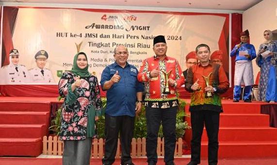 Bupati Bengkalis, Siak dan Pelalawan Raih Penghargaan JMSI Riau Award 2024