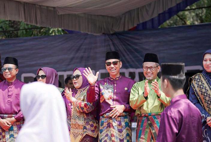 Bupati dan Wabup Rohil Hadiri Pawai Ta'aruf MTQ Provinsi Riau ke-XLI di Inhu
