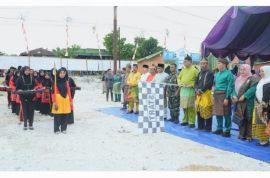 Plh Sekda Inhil Lepas Pawai Ta’ruf Dan Bazar MTQ Ke-XIX Tingkat Kecamatan Kempas Tahun 2024