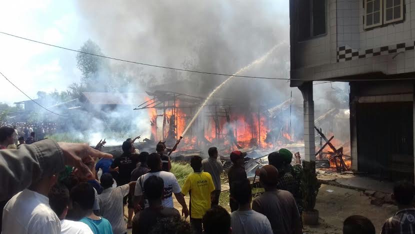 HM Wardan Tinjau Langsung Lokasi Kebakaran di Pulau Kijang