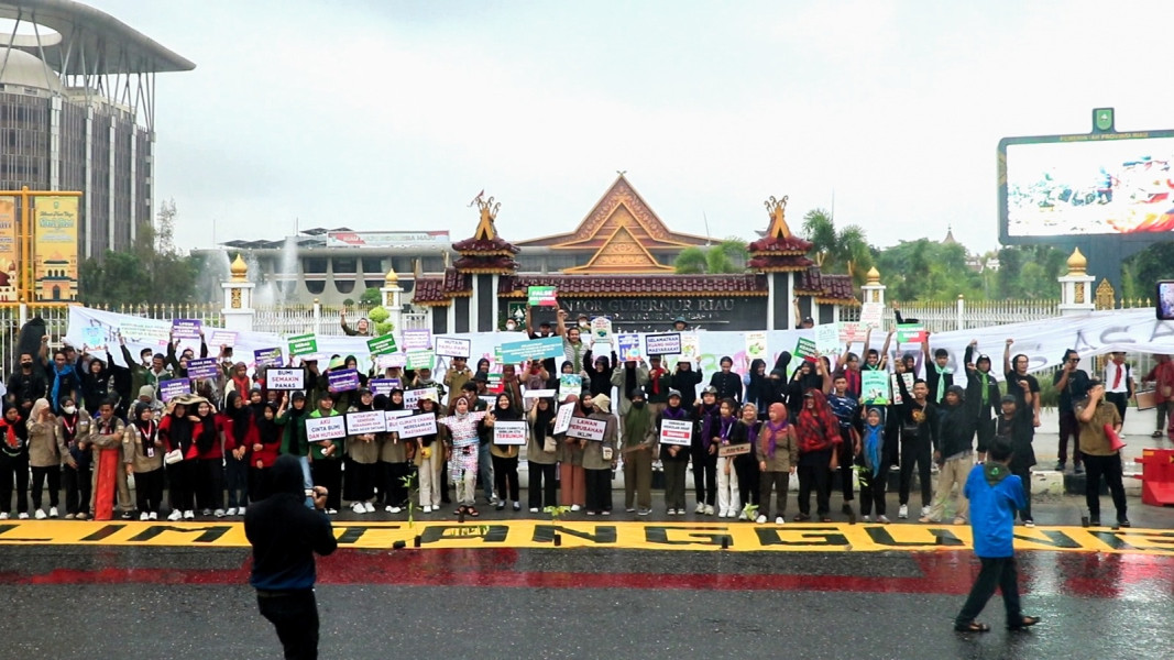 Aksi Hari Lingkungan Hidup Sedunia, Ajak Masyarakat Riau Wujudkan Keadilan Iklim