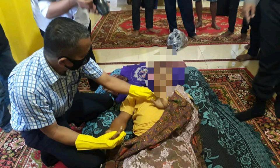 Pemancing Temukan Pria Gantung Diri di Pohon Karet