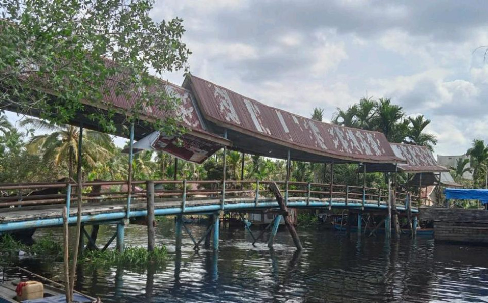 Pondasi Jembatan Desa Lahang Hulu Terhentak Hambat Perekonomian Petani