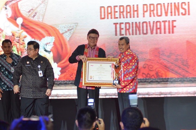 Kemendagri Ganjar Pemerintah Provinsi Riau Sebagai Daerah Terinovatif ke 5 Nasional