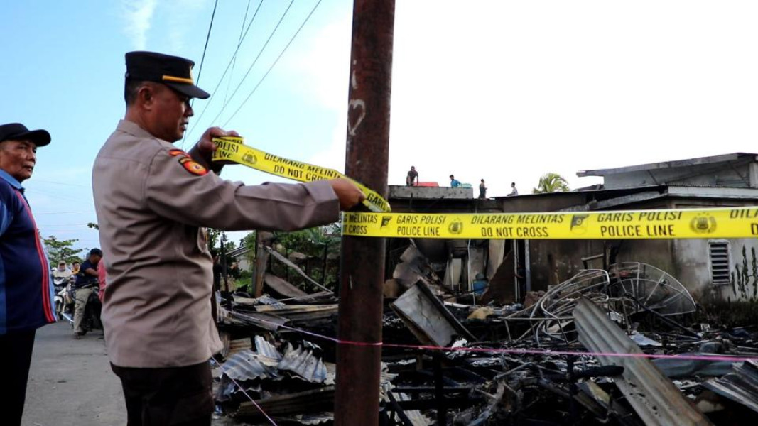Sepeda Motor Tabrak Kios Minyak di Tempuling, Empat Rumah Terbakar