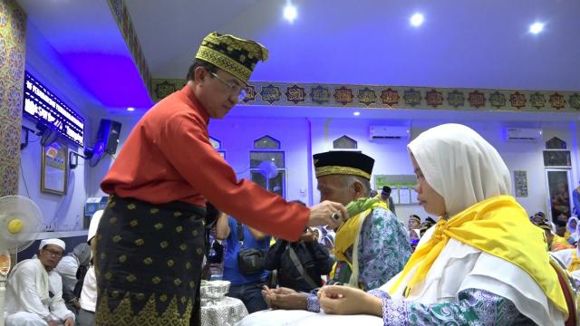 Wardan Lepas Keberangkatan JCH Kloter 3 Menuju Embarkasi Antara Riau