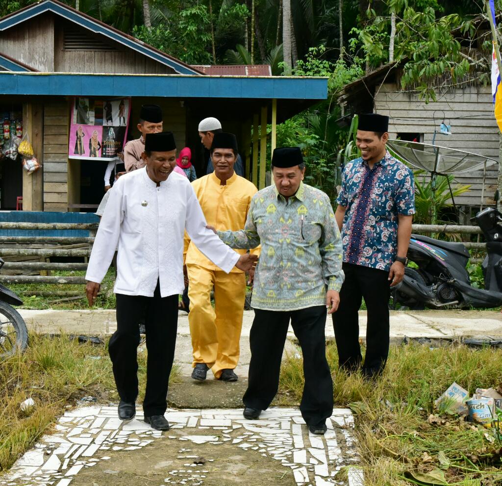 Wabup Rosman Malomo Hadiri Peringatan Isra' Mi'raj di Mesjid Baitussalam Dusun Teluk Dalam