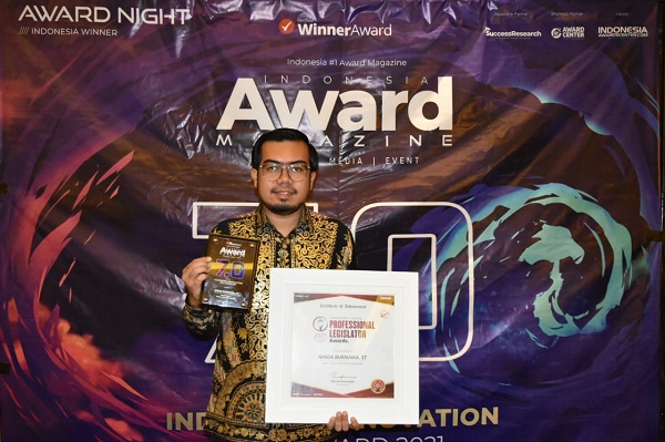 Wakil Ketua DPRD Pekanbaru Raih Penghargaan Indonesia Most Inspiring Profesional Legislator Award 2021