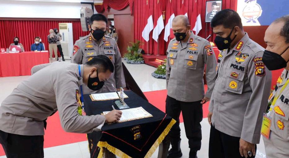 Kapolda Riau Resmikan Pelatihan Operator Humas Jajaran Polda Riau dan Polda Kepri