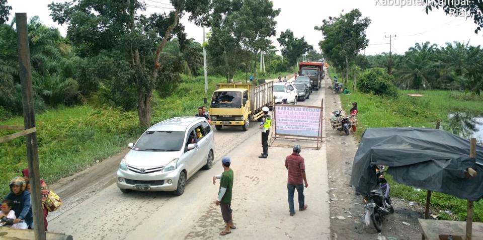 Jelang Perayaan Natal, Polres Kampar Intensifkan Patroli ke Daerah Rawan Longsor di Lintas Riau - Sumbar