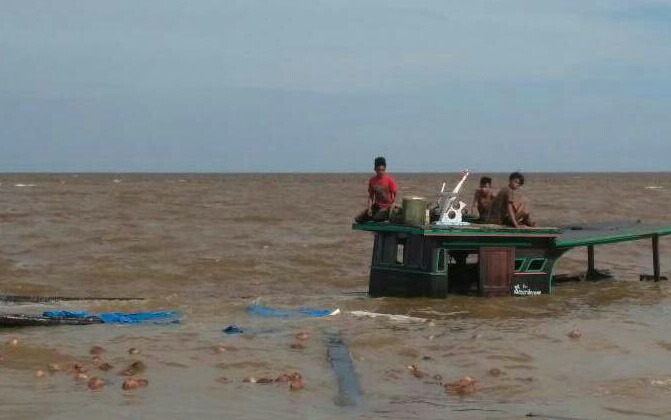 Dihantam Gelombang Laut, Kapal Motor Muatan Kelapa Tenggelam di Perairan Mandah