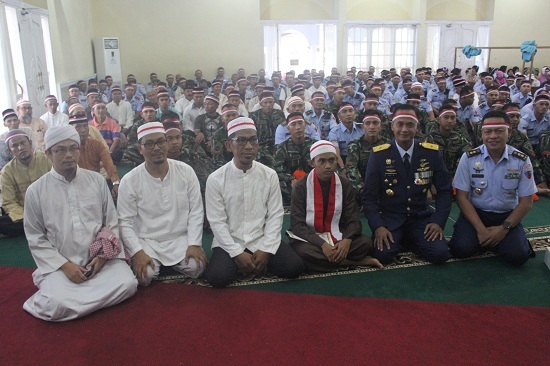 Lanud Rsn dan Warga Doa Bersama untuk Indonesia